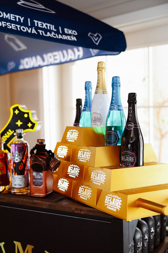 Stojan s fľašami vína Luc Belaire