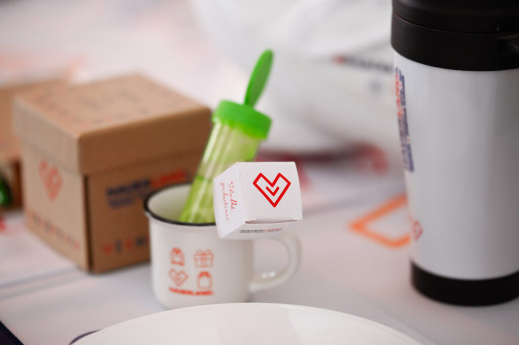 Šálka s kartónovou krabičkou a darčekovým balením